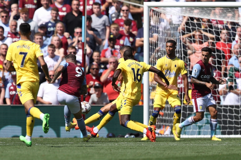 Danny Ings có pha xoay người dứt điểm đẳng cấp mở tỷ số cho Aston Villa