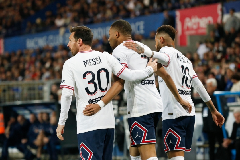 Neymar xứng đáng được 10 điểm vì hành động đẹp với Messi 176601