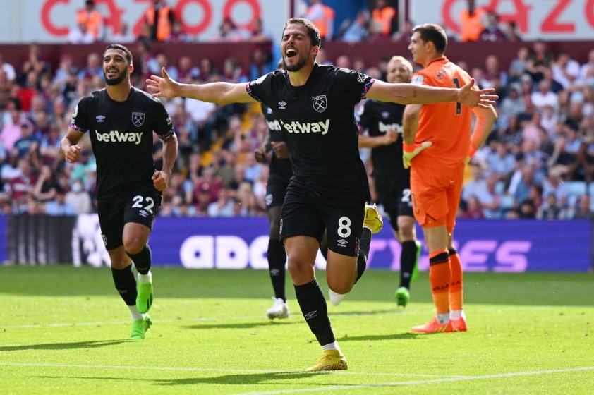 Fonals mở tỷ số cho West Ham. Ảnh: GETTY