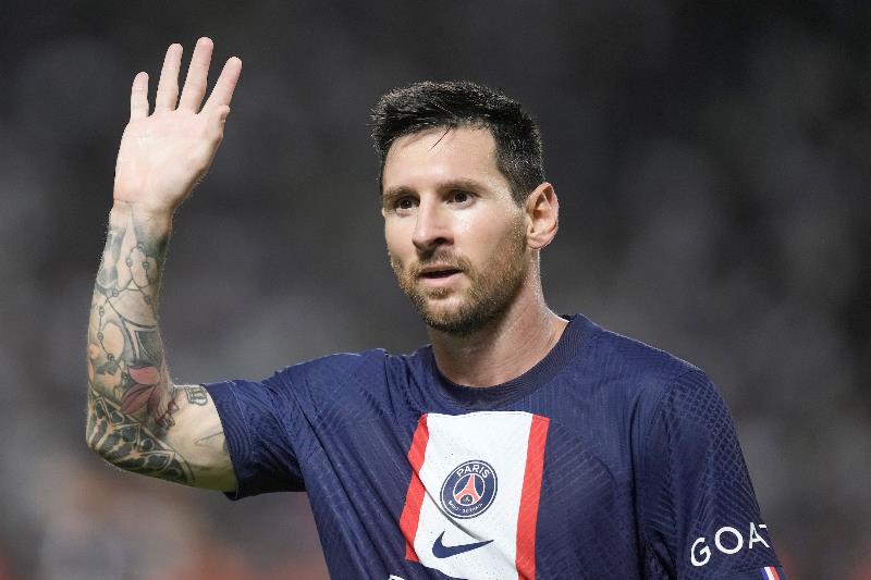 Ronaldo 'bất lực' nhìn Messi lập kỷ lục vô tiền khoáng hậu tại PSG 181566