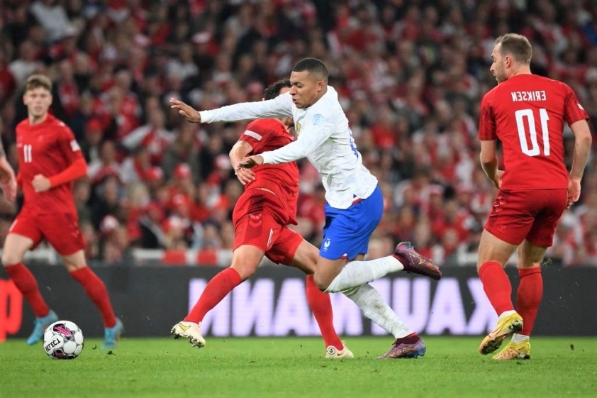 Nhà vô địch World Cup 'run sợ' trước đôi chân của tiền vệ MU 193301