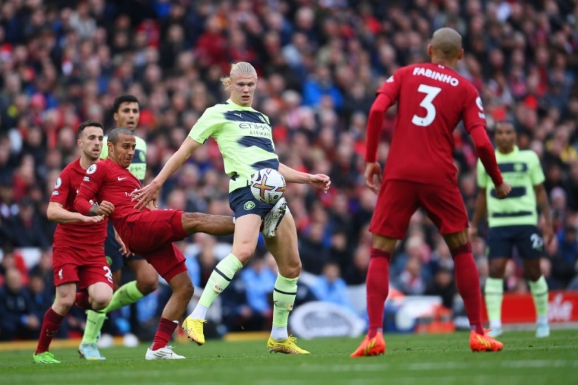 Kết quả Ngoại hạng Anh hôm nay 17/10: Man City thua 'muối mặt', Arsenal ngư ông đắc lợi 203790