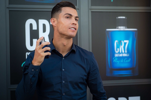 Thi đấu bết bát, Ronaldo vẫn 'vượt mặt' Messi để nhận giải thưởng danh giá 204724