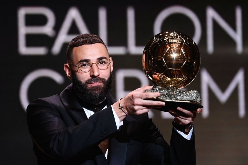 'Nốt trầm buồn' của CĐV Real Madrid trong ngày Benzema nhận bóng vàng 204999