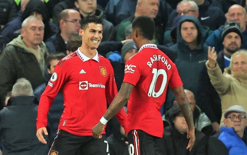 Ten Hag 'yếu lòng' vì MU, mất hết kiên nhẫn bởi lý do đặc biệt 210992