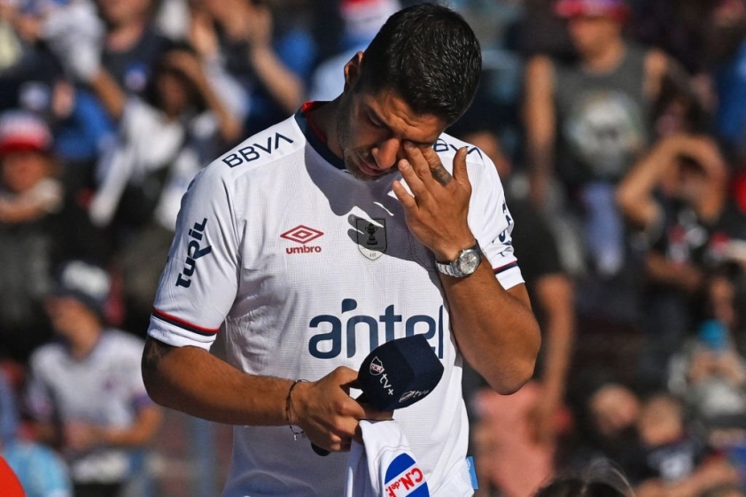 Suarez rơi nước mắt, chuẩn bị tái hợp Messi ở bến đỗ khó tin? 215230