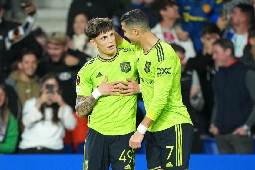 Ronaldo bất ngờ bị 'xát muối' vào tim, đau đớn nhìn Messi được tôn vinh 217511
