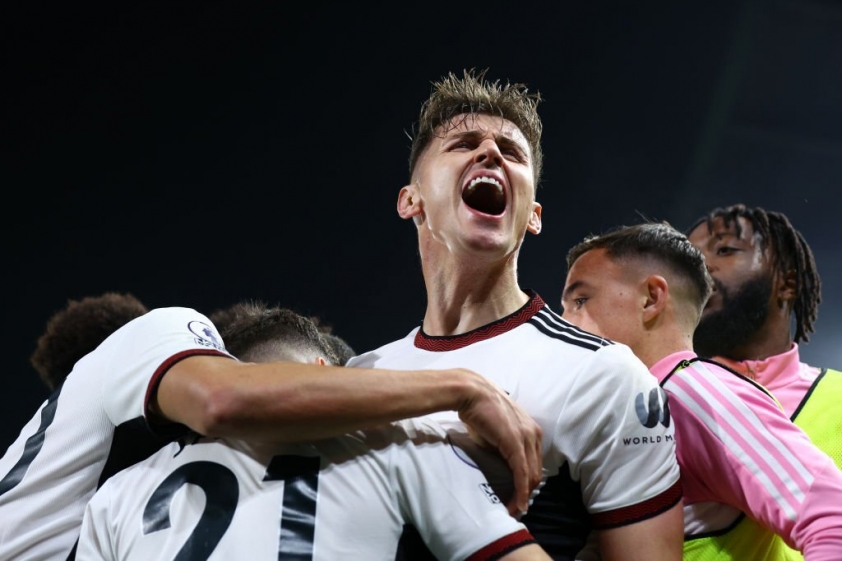 James gỡ hòa cho Fulham sau khi được tung vào sân. Ảnh: GETTY
