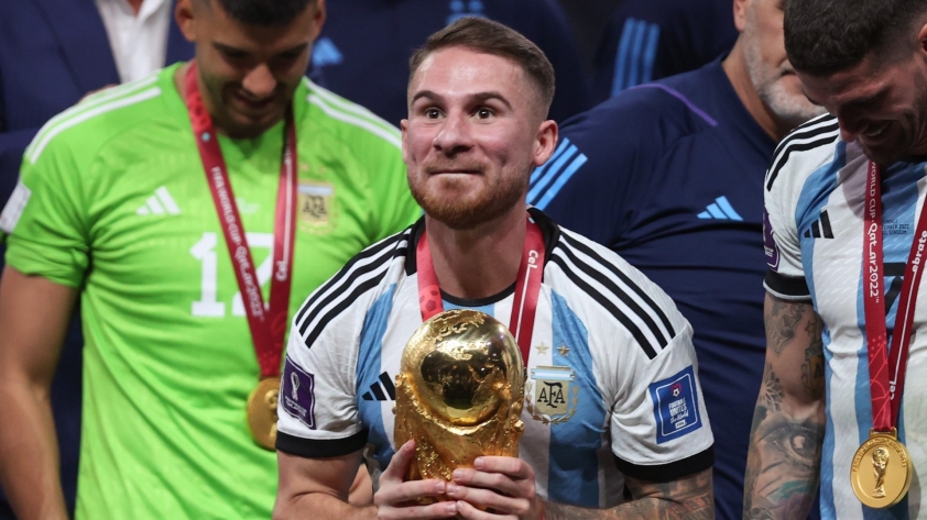 Arsenal chốt chiêu mộ người hùng của Argentina tại World Cup 2022 235337