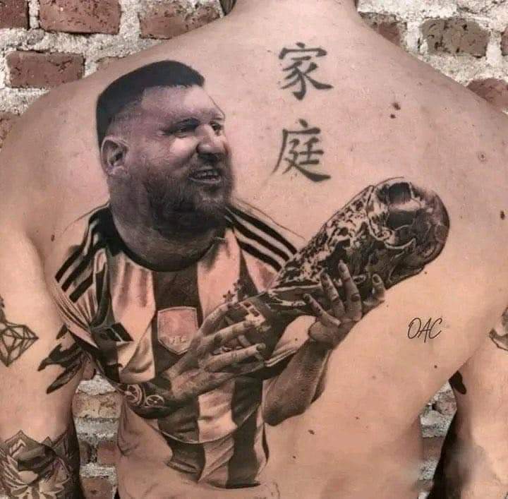 Không nhịn được cười với hình xăm Lionel Messi 'xấu nhất thế giới' 236237