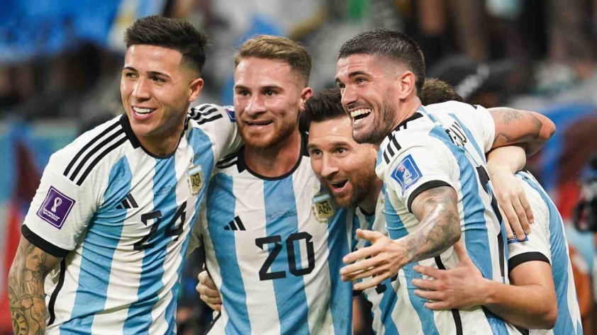 Không làm gì, Messi vẫn khiến đồng đội 'run bần bật' 237187