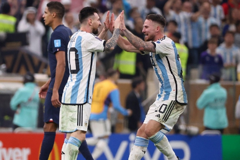 Không làm gì, Messi vẫn khiến đồng đội 'run bần bật' 237192