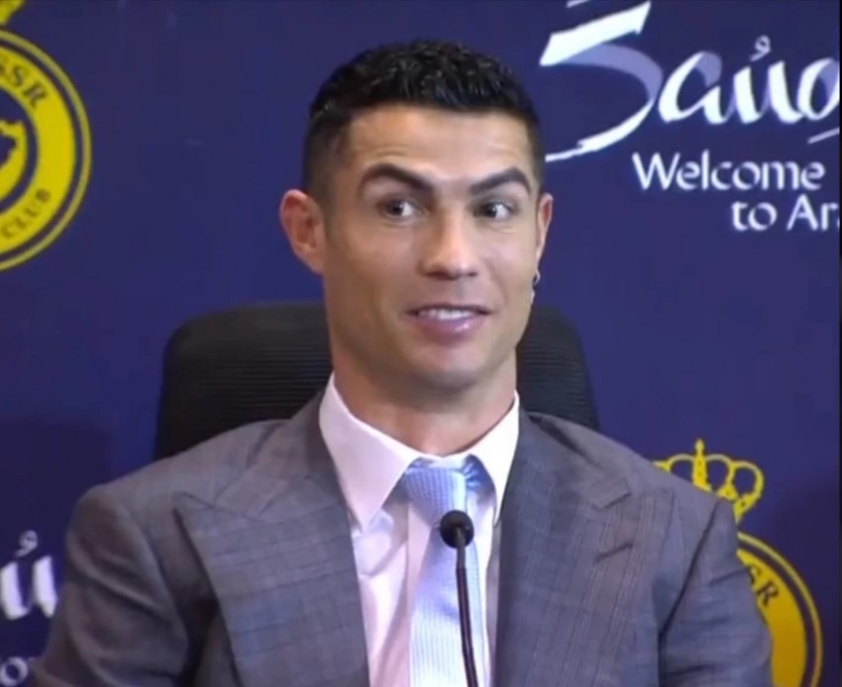 Cristiano Ronaldo rơi vào tình huống khó xử trong ngày ra mắt Al Nassr 239092