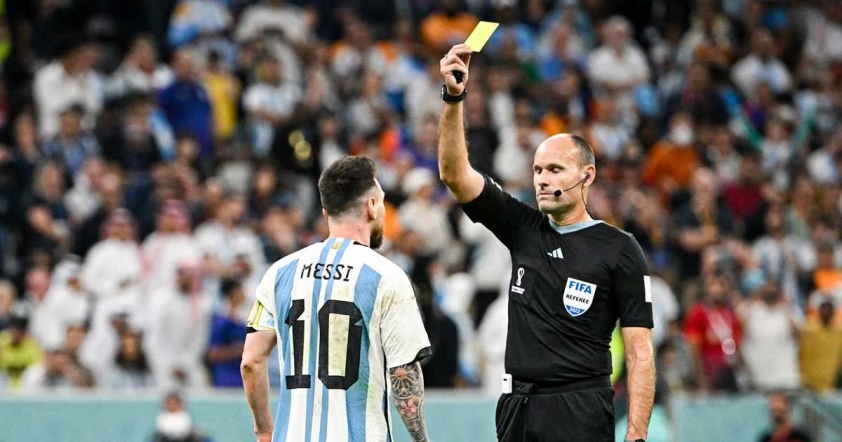 Trọng tài khiến Messi nổi giận ra quyết định bất ngờ về tương lai 239765