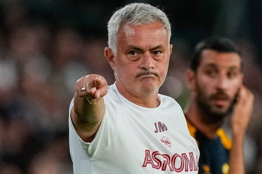 XÁC NHẬN: HLV Mourinho rời Roma để gia nhập bến đỗ vĩ đại thế giới 240672