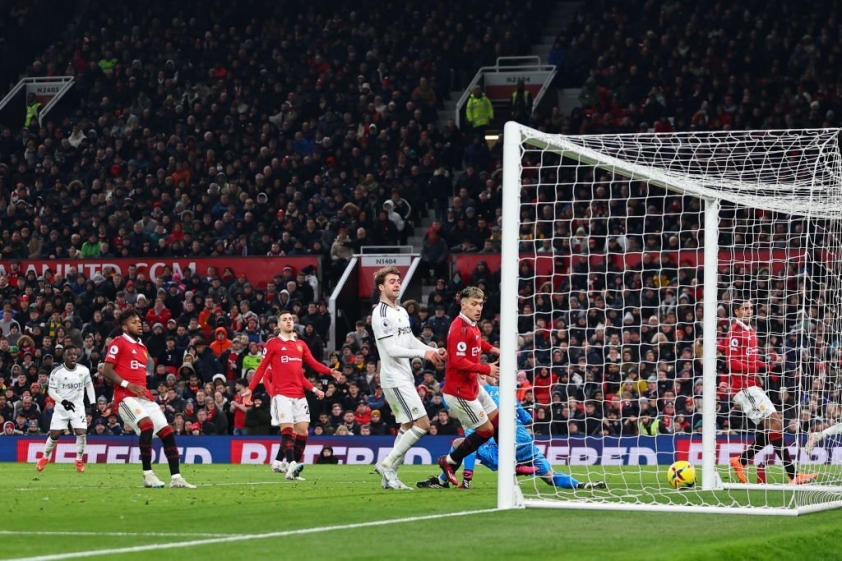 Trực tiếp MU 0-1 Leeds: Một gáo nước lạnh cho Quỷ đỏ 247273