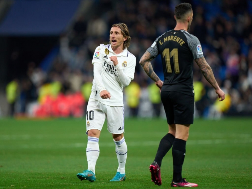 Trực tiếp Real Madrid 3-0 Elche: Benzema lĩnh xướng hàng công 249043