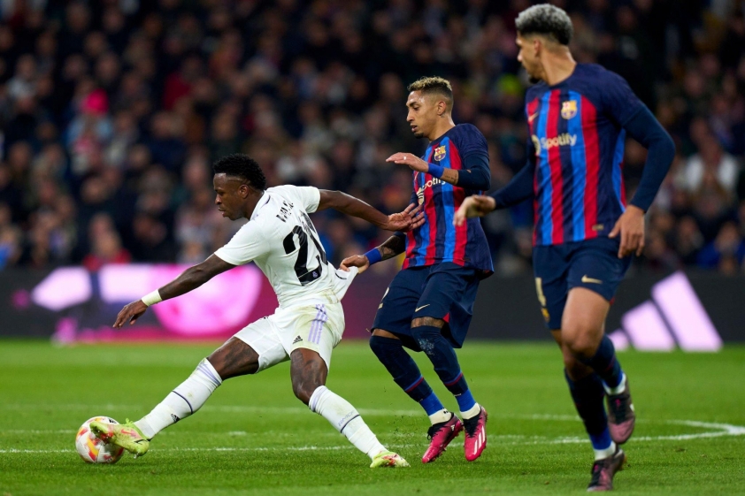 Trực tiếp Real 0-1 Barca: Thế trận hấp dẫn 254037