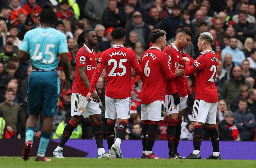 Thẻ đỏ của Casemiro chính là bước ngoặt của trận đấu. Ảnh: GETTY