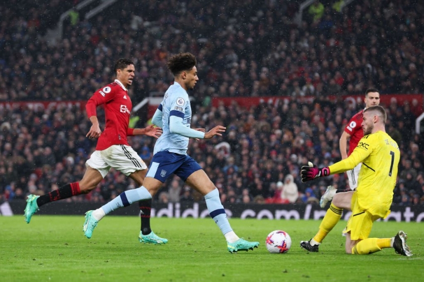 De Gea thể hiện sự chắc chắn nơi khung gỗ MU. Ảnh: GETTY