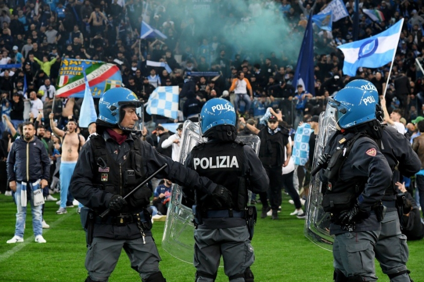 police-ssc-napoli-fans-seen-814891882-1683244958.jpg
