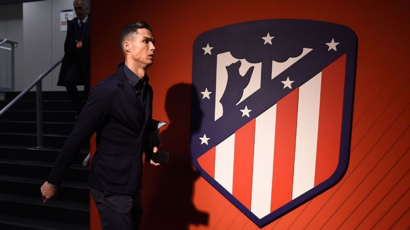 Tin chuyển nhượng tối 31/5: Căng thẳng vụ Messi, Ronaldo tái xuất châu Âu? 286635