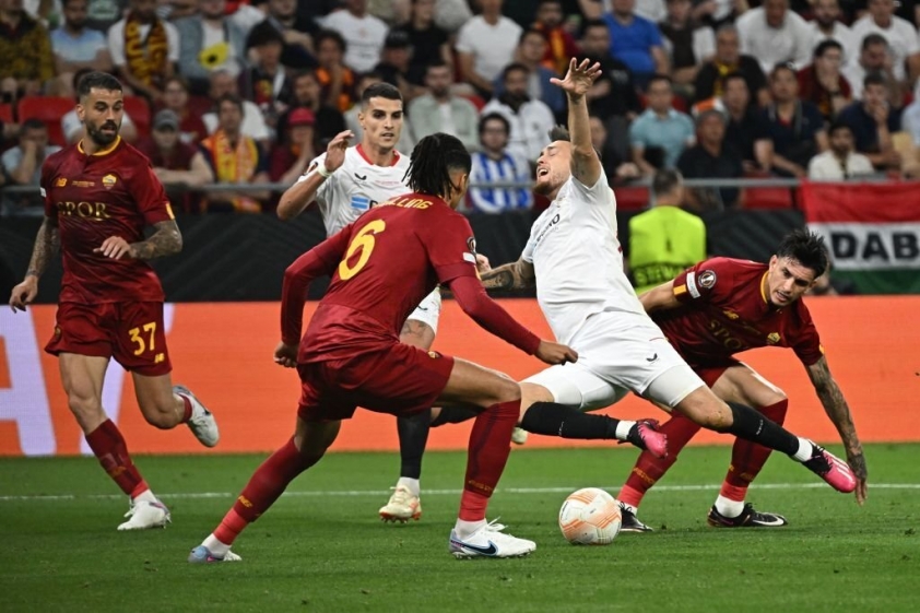 CHÙM ẢNH: Sevilla ăn mừng chức vô địch Cúp C2 mùa giải 2022/23 286808