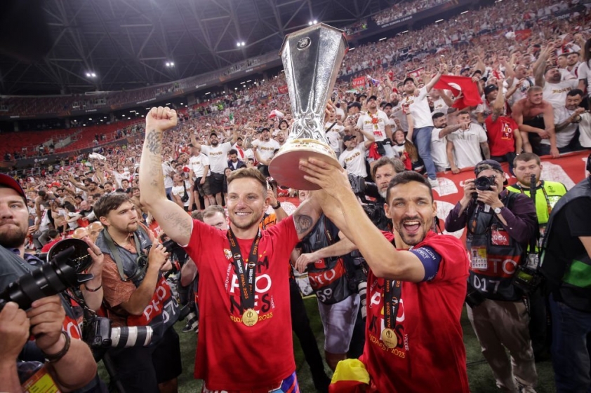 CHÙM ẢNH: Sevilla ăn mừng chức vô địch Cúp C2 mùa giải 2022/23 286830