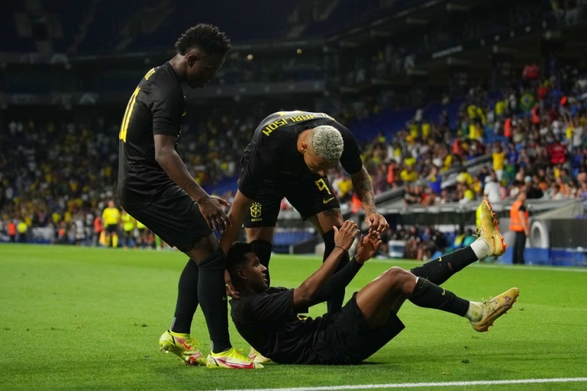 Nhân ngày 'đặc biệt', Vinicius tỏa sáng giúp Brazil thắng đội hạng 79 thế giới 293490