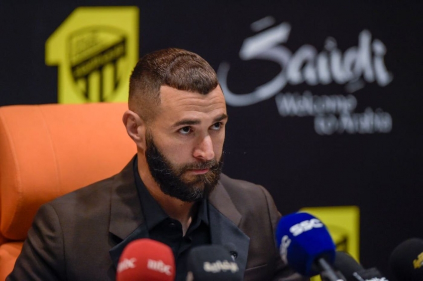 Đến Ả Rập, Benzema bất ngờ có hành động gây tranh cãi với Real Madrid 294563