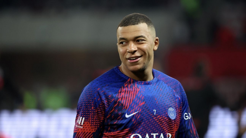Bỏ qua PSG và Real, Mbappe sắp đá cho đội bóng 'không ai ngờ tới' 300354