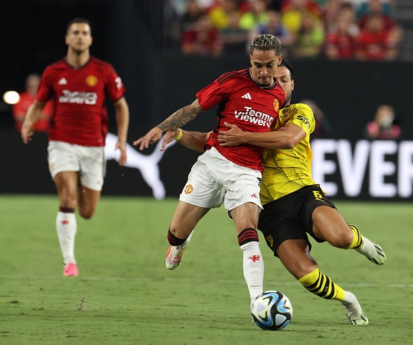 Hàng thủ tệ hại, MU thất bại 'muối mặt' trước Dortmund 309355