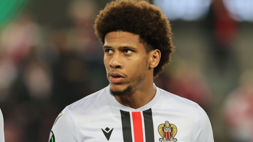 Chia tay Varane, MU chiêu mộ luôn 'quái thú' châu Âu về thay thế? 317165