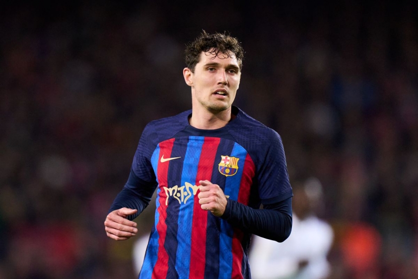 Ngán ngẩm Varane, MU chốt mua 'quái thú phòng ngự' của Barcelona 326451