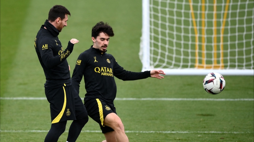 Messi bất ngờ xúc phạm thẳng mặt đồng đội 329890