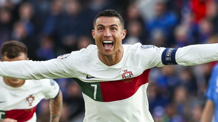 Vượt gấp đôi Messi, Ronaldo chính thức trở thành số 1 thế giới 341398