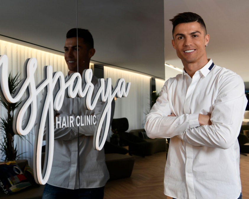 Bất lực nhìn Messi lên đỉnh, Ronaldo lại vướng phải vận đen cực lớn 351097