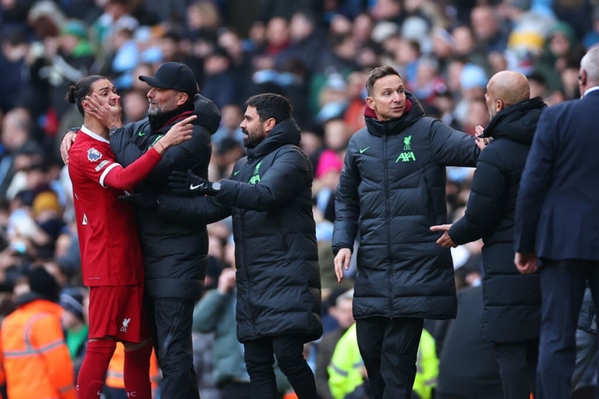 Pep Guardiola đấu khẩu cực gắt với Nunez, Klopp lập tức can thiệp 362448