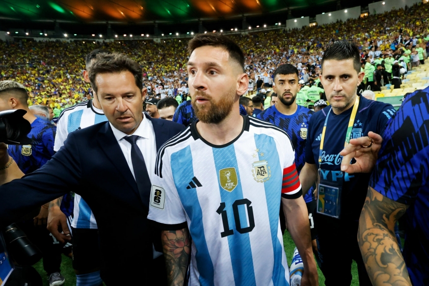 Messi nhận đặc ân vĩ đại nhất Argentina, đến Maradona cũng không có 382486