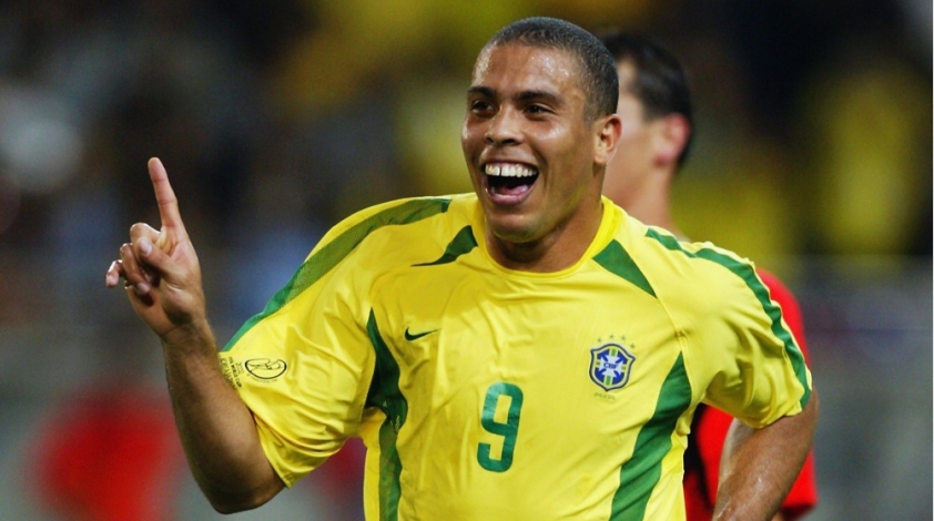 Ronaldo hay Messi? Kaka chỉ thẳng cầu thủ hay nhất hành tinh 383274