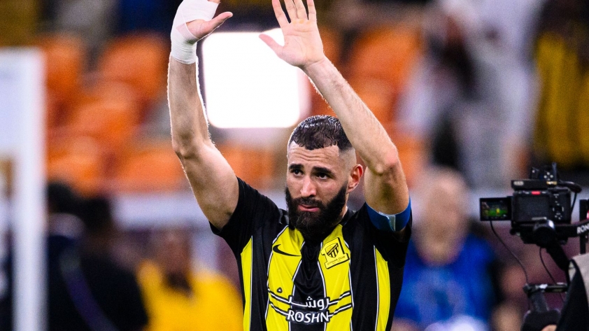 Trực tiếp chuyển nhượng 19/1: Real ra quyết định vụ tái hợp Benzema, MU công bố thêm 1 thương vụ 393359