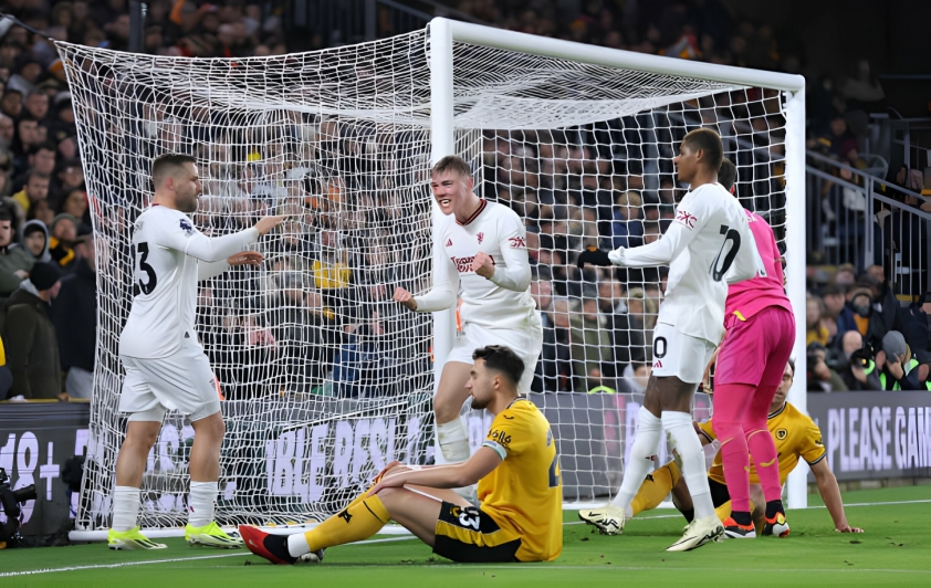 Rượt đuổi nghẹt thở, MU đả bại Wolves ở phút 90+7 trong trận cầu 7 bàn 401545