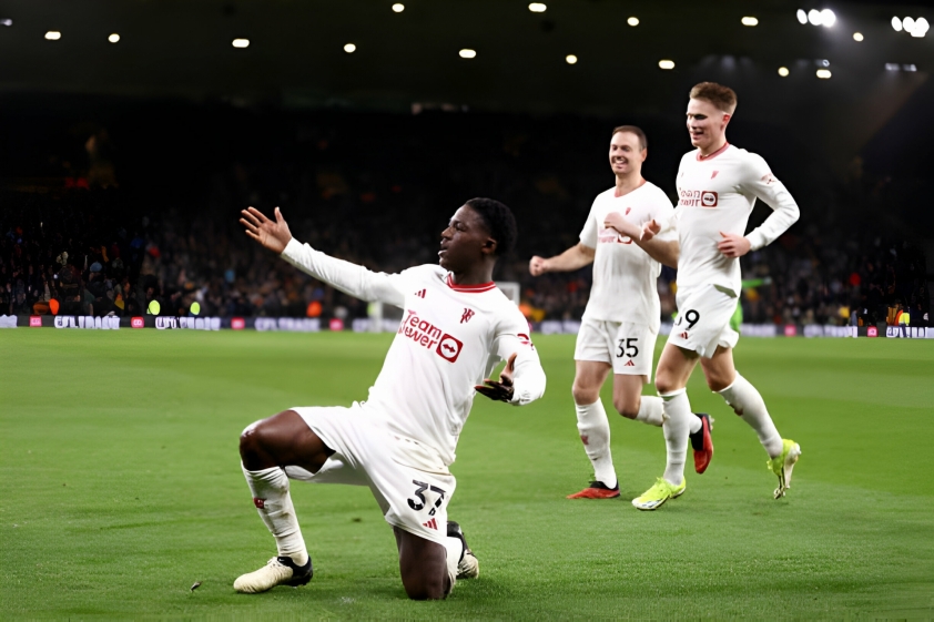Rượt đuổi nghẹt thở, MU đả bại Wolves ở phút 90+7 trong trận cầu 7 bàn 401547