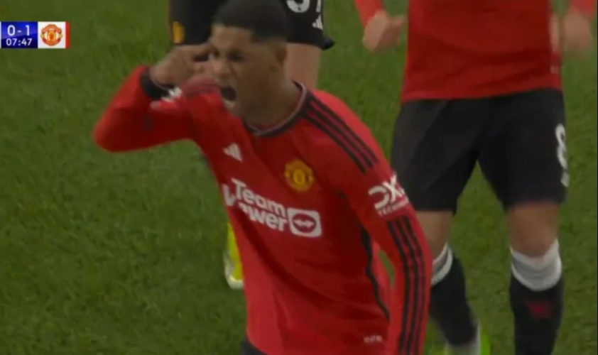 Rashford phản ứng điên cuồng sau khi lập siêu phẩm vào lưới Man City 415358