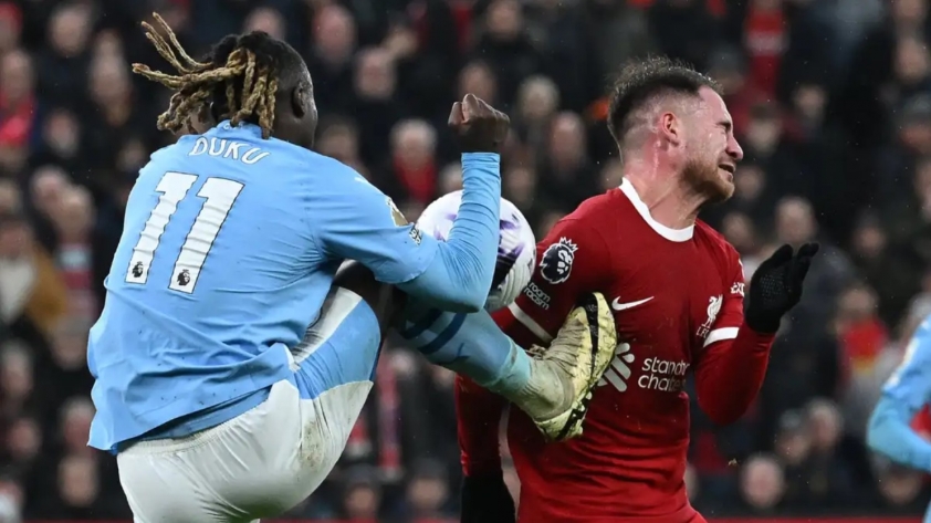 Jurgen Klopp nổi cơn lôi đình: 'Đó 100% là quả phạt đền' 419437