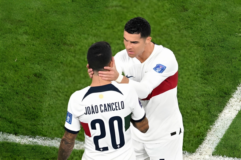 Gạch tên Ronaldo, Joao Cancelo chỉ thẳng 3 cầu thủ hay nhất thế giới 429862