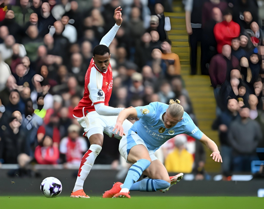 Tàng hình cả trận, Haaland 'gấp đôi nỗi sầu' khi bị sao Arsenal cà khịa 434157