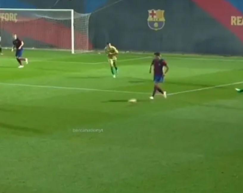Vừa được Xavi triệu tập, con trai Ronaldinho đã gây sốt tại Barca 435009