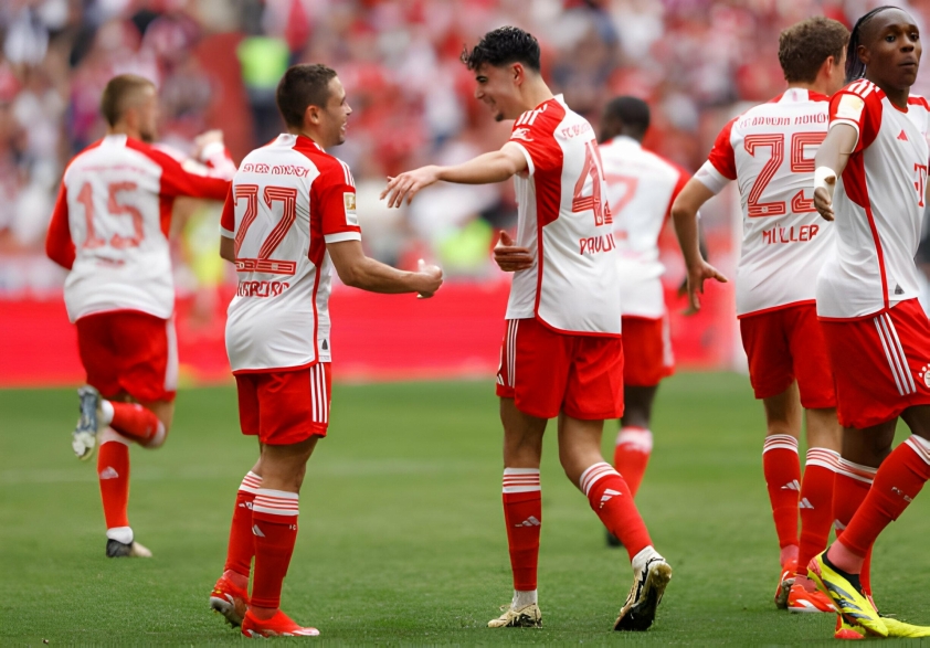 Bayern Munich níu giữ hy vọng mong manh trong cuộc đua Bundesliga 443063