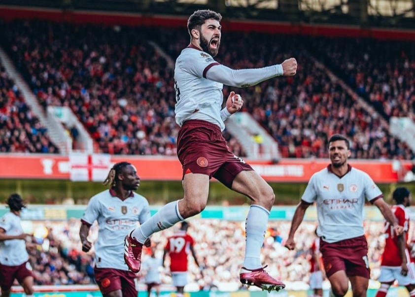 Đả bại Nottingham Forest, Man City tiếp tục duy trì cuộc đua vô địch với Arsenal 453607